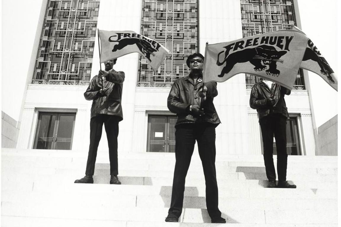 Panteras Negras quando acontecia o julgamento do líder Huey Newton. 