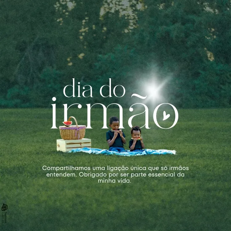 Foto de dois irmãos de pele negra usando camiseta preta e calça jeans fazendo piquenique em um gramado, além de frase "Compartilhamos uma ligação única que só irmãos entendem. Obrigado por ser parte essencial da minha vida. "