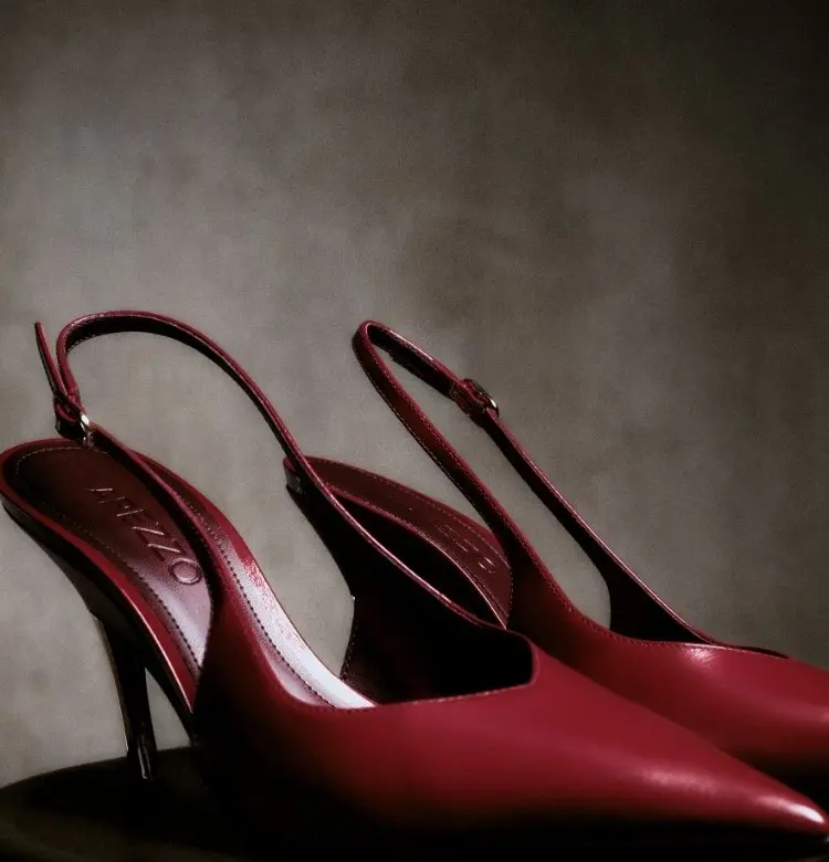 Scarpin slingback vermelho queimado vinho