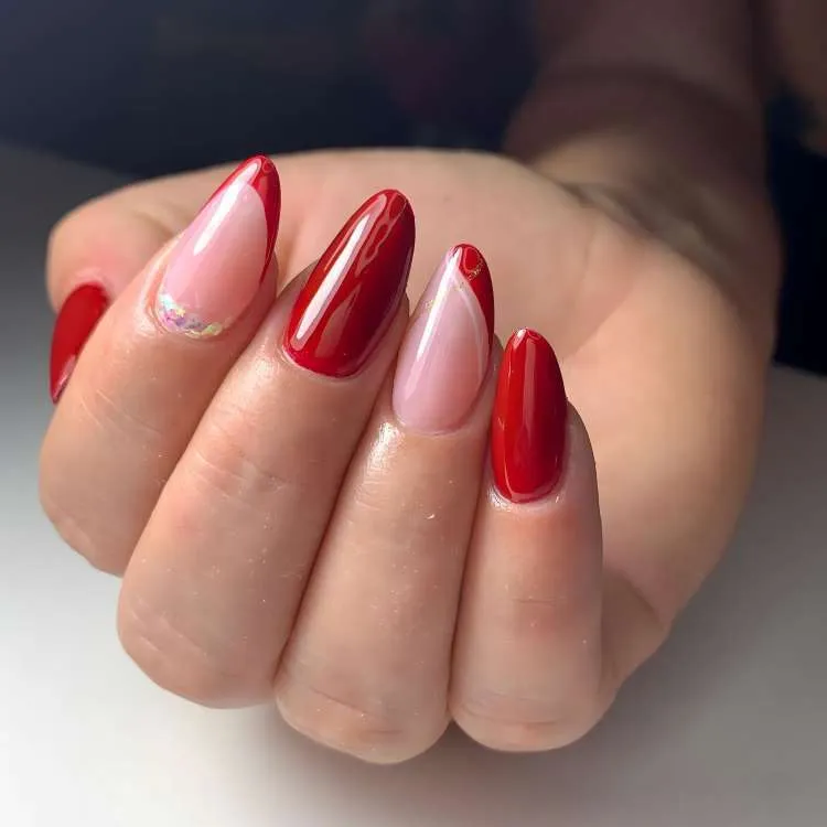 Unhas vermelhas decoradas, francesinha, ondas e glitter