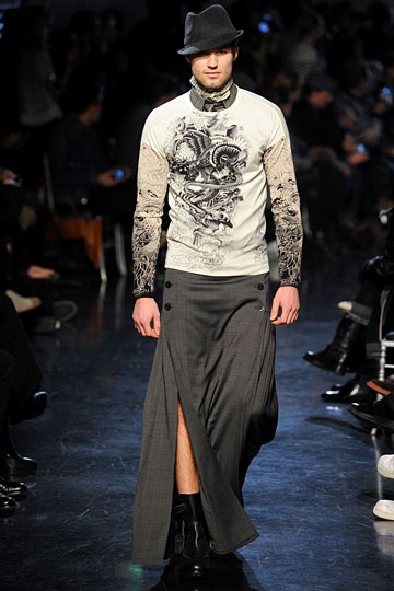 Homens de saia em looks super estilosos - tendência 2016 e 2017 (8)