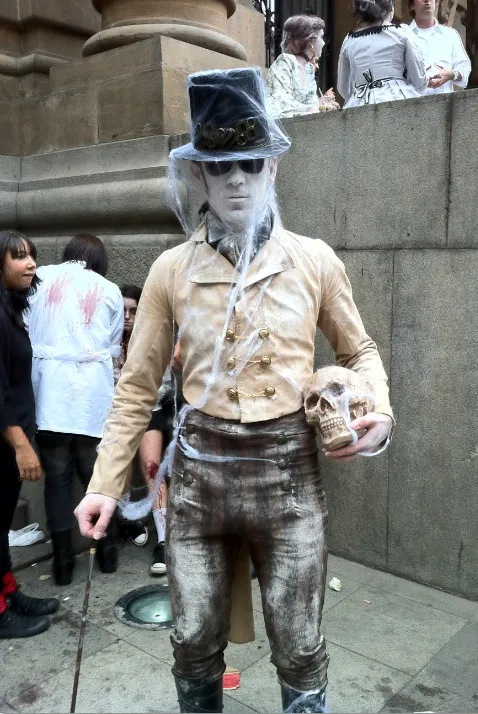 Veja as fotos da Zumbie Walk em homenagem ao dia de finados em São Paulo 2012