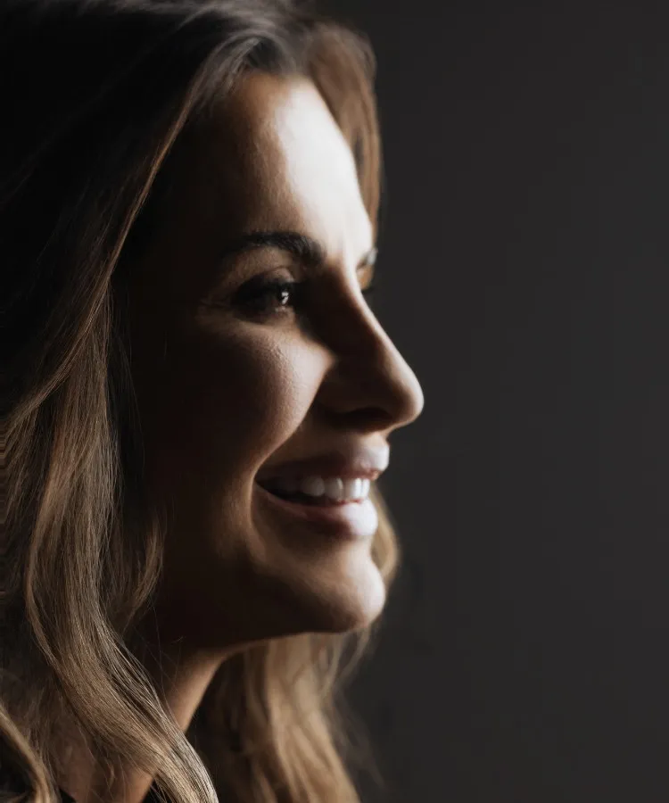 Foto de Luciana Melo, vendedora de perfumes e cosméticos