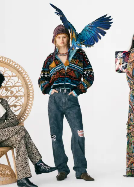 Bomber étnica com calça jeans destroyed