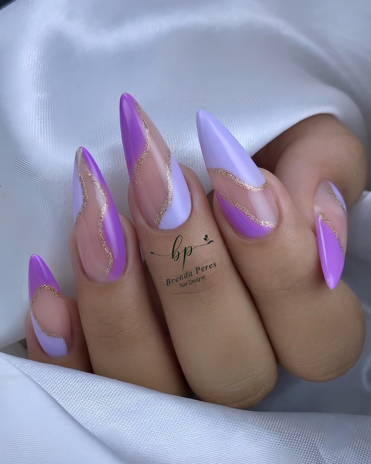 Nail art lilás com glitter odurado (formato: stiletto tamanho: extra grande)