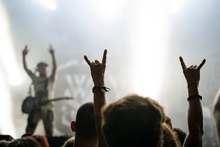 Pessoas em show de rock 