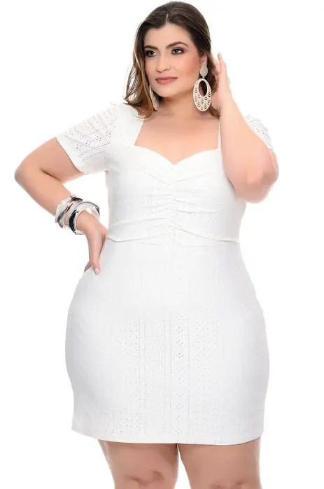 Vestido branco laise decote princesa plus size