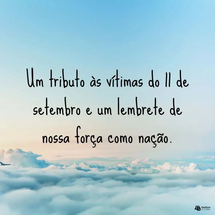 Frase escrita em fundo azul com nuvens