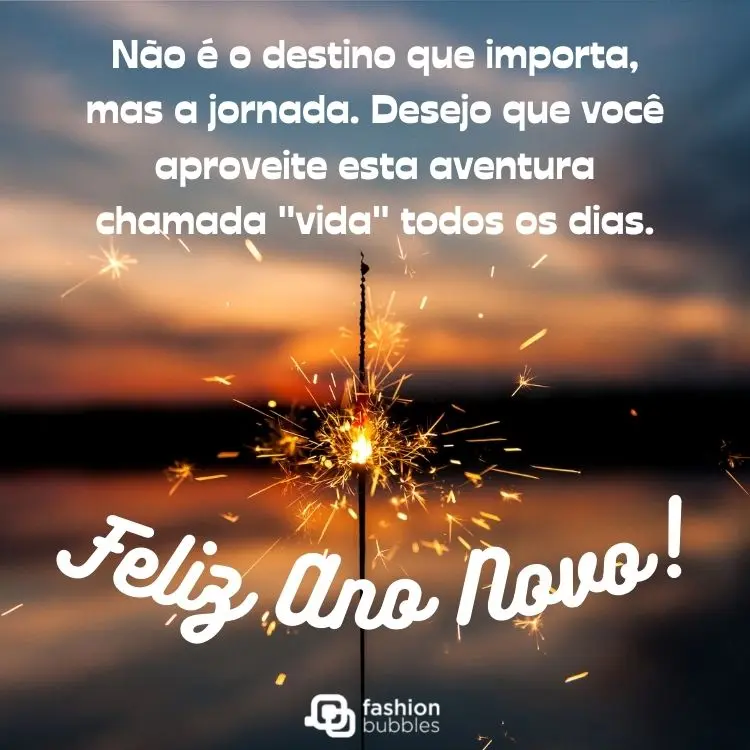 Foto de vela queimando e frase: Não é o destino que importa, mas a jornada. Desejo que você aproveite esta aventura chamada "vida" todos os dias. Feliz Ano Novo!