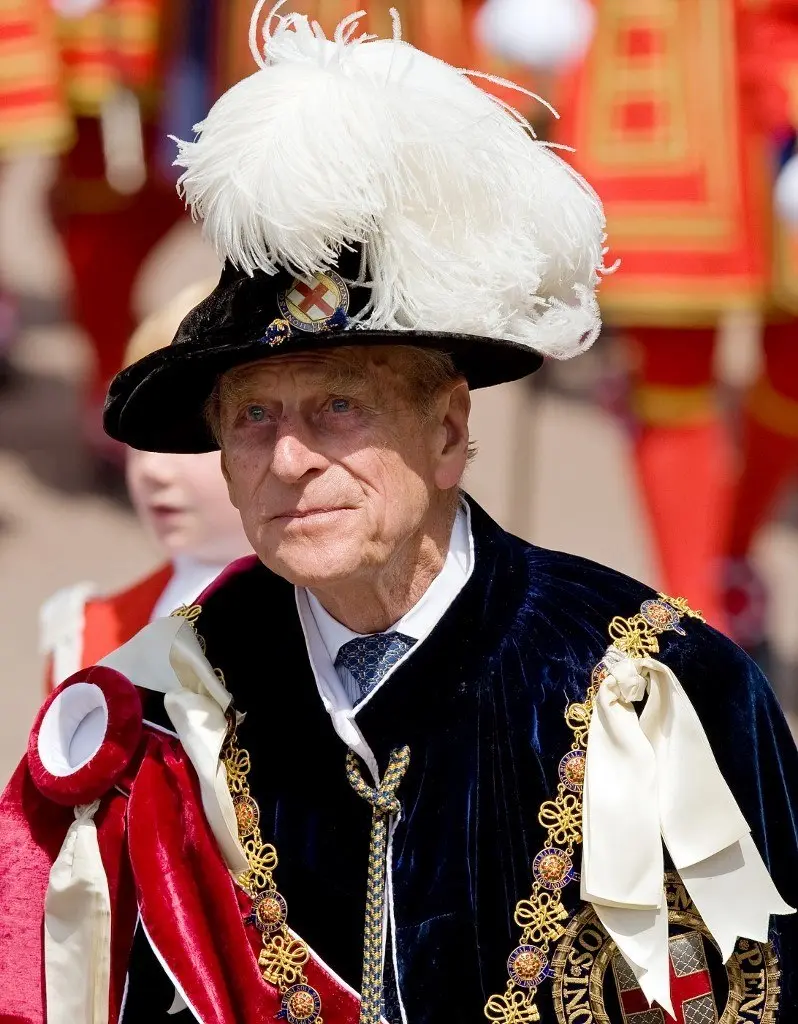 Príncipe Philip com olhos marejados.