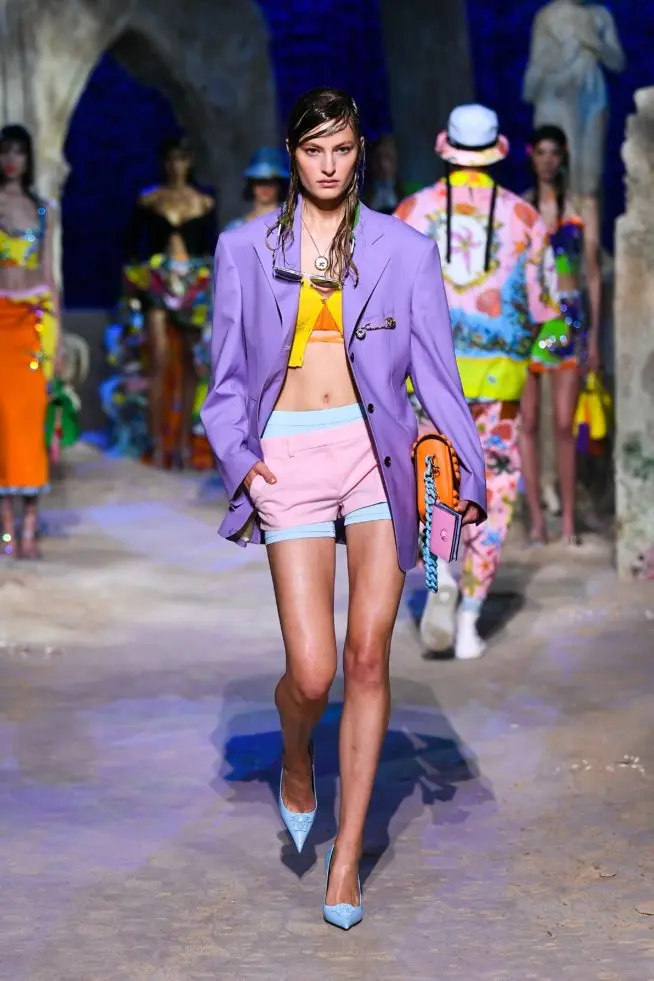 coleção de verão versace blazer lilás