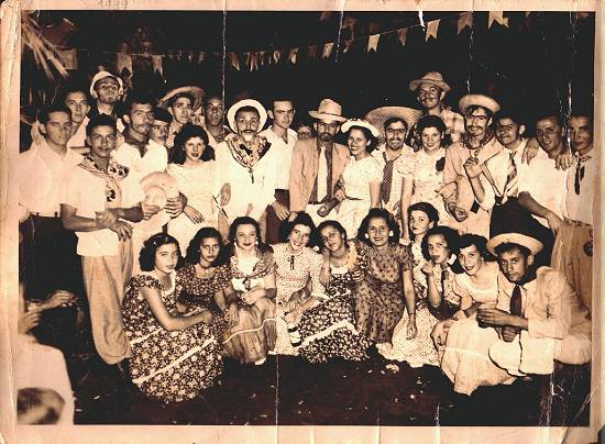 Quadrilha da década de 40, foto em preto e branco