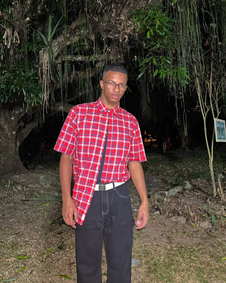 homem com camisa xadrez vermelha para festa junina