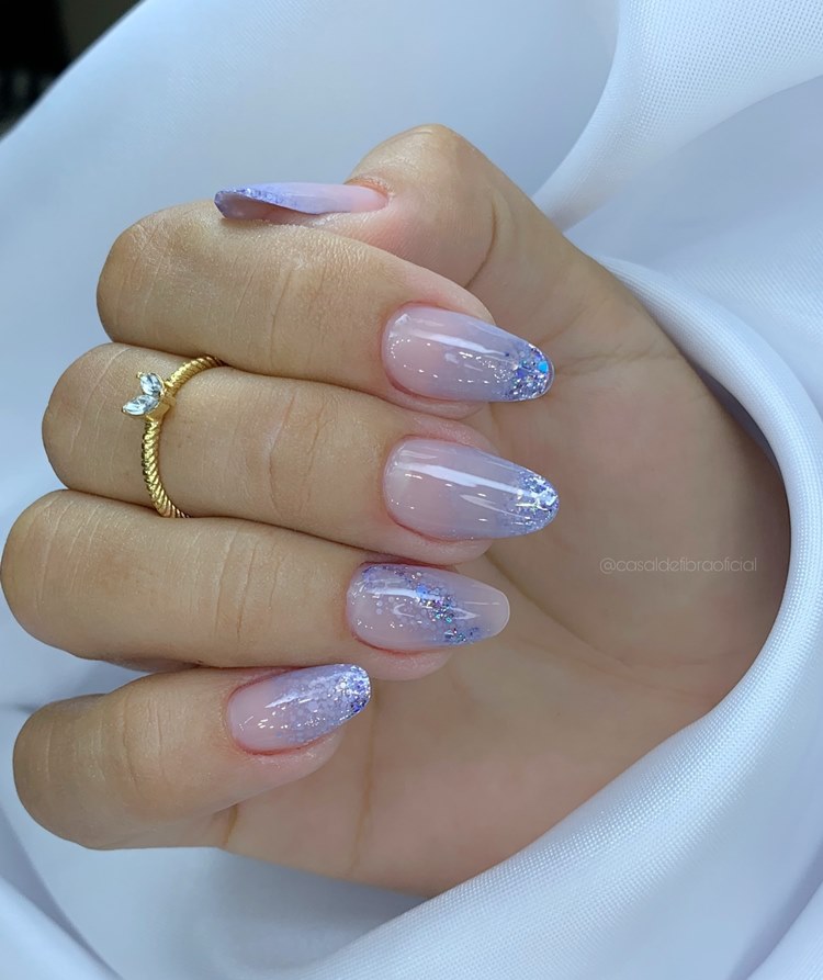 Nail art azul com glitter (formato: amendoado tamanho: grande)