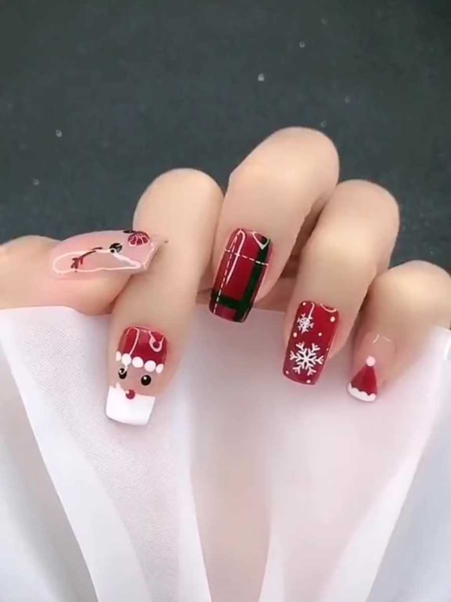 Unhas decoradas para o Natal.