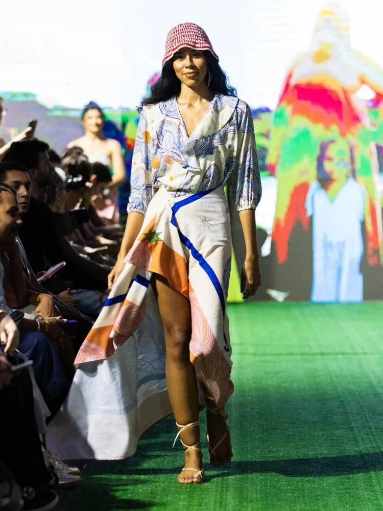 Modelo no desfile de Vai Maria, durante o 3º dia do DFB Festival 2026