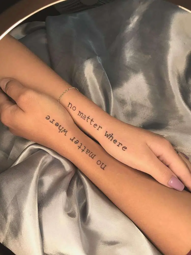 Opção de tatuagem de amigas