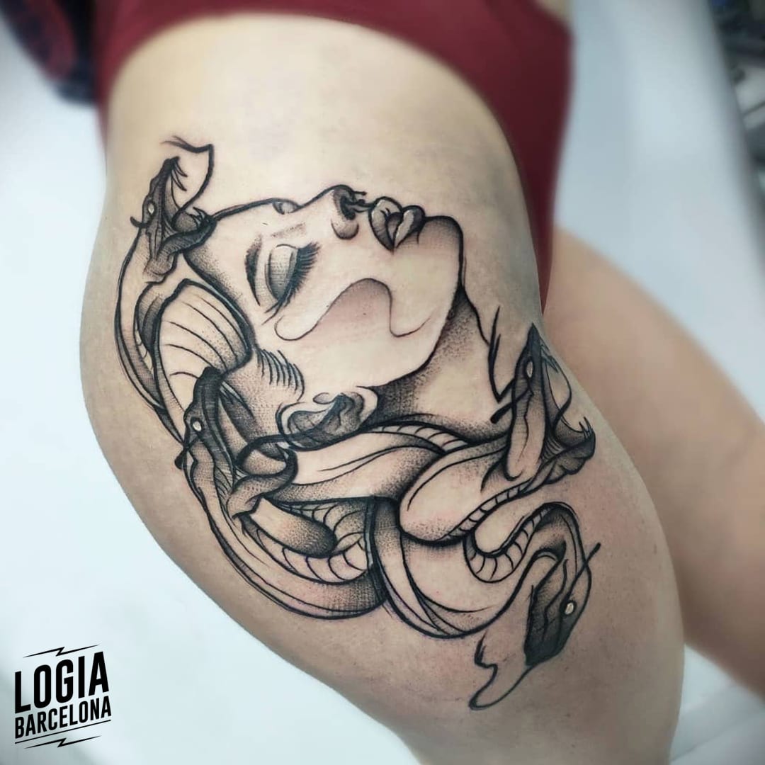 tatuagem de medusa na coxa 2