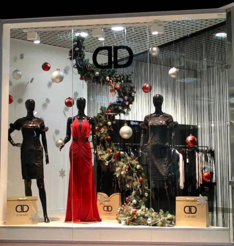 Bolas de Natal na vitrine