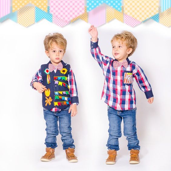 Gêmos com looks de festa junina