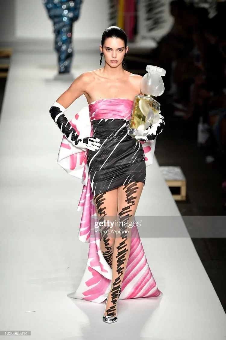 Mistério nas passarelas: Moschino - Runway - Milan Fashion Week Spring/Summer 2019.