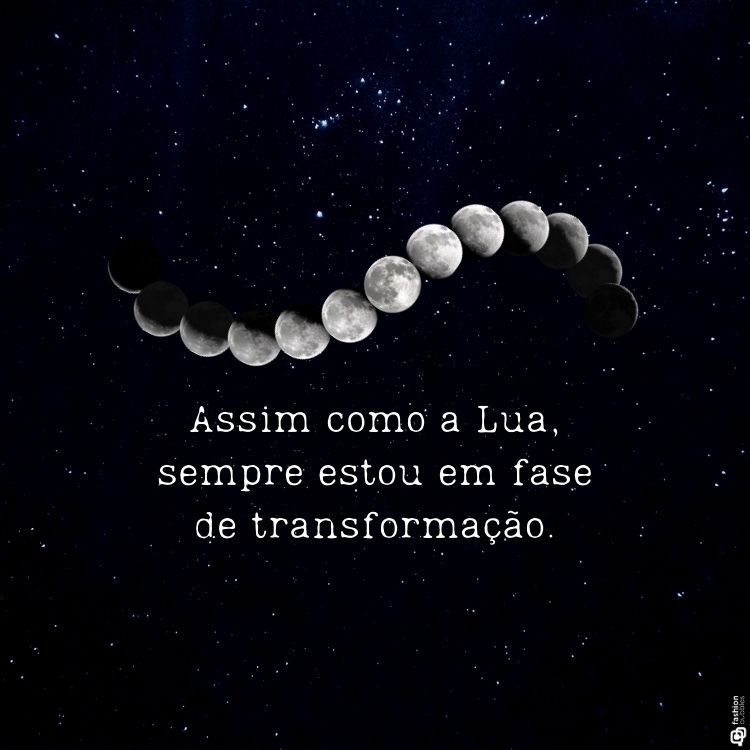 A imagem apresenta várias fases da lua em sequência, formando uma curva em um céu estrelado. Abaixo, está a frase: "Assim como a lua, sempre estou em fase de transformação." As fases da lua simbolizam mudanças e ciclos, enquanto o fundo escuro do céu destaca a mensagem de transformação contínua.
