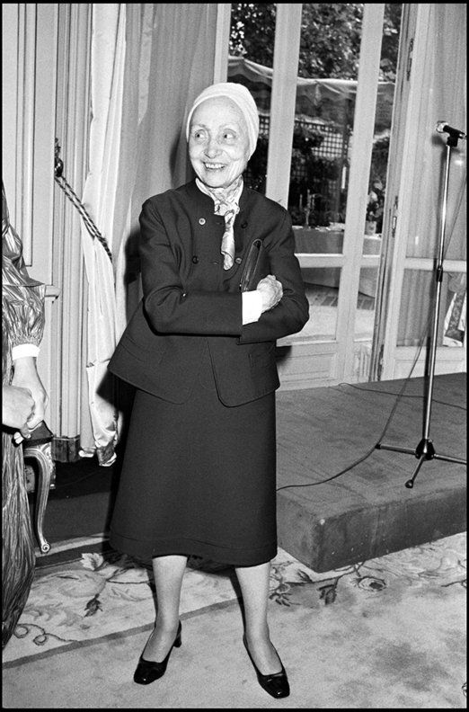 Foto de Madame Grès com seu famoso turbante.
