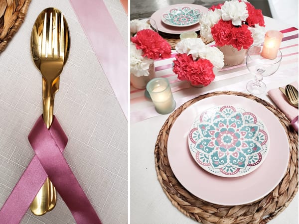 Mesa posta para jantar romântico mostrando detalhe de talher decorado com fita de cetim