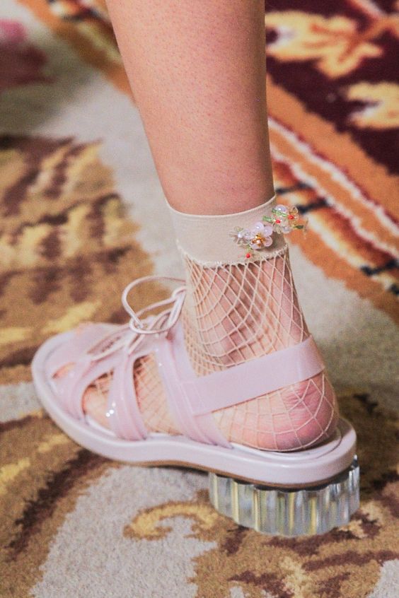 Tendência meia arrastão: Simone Rocha, SS London 2016