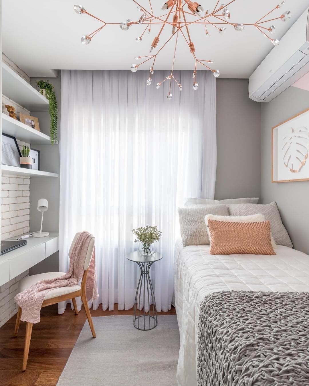 Quarto pequeno de menina