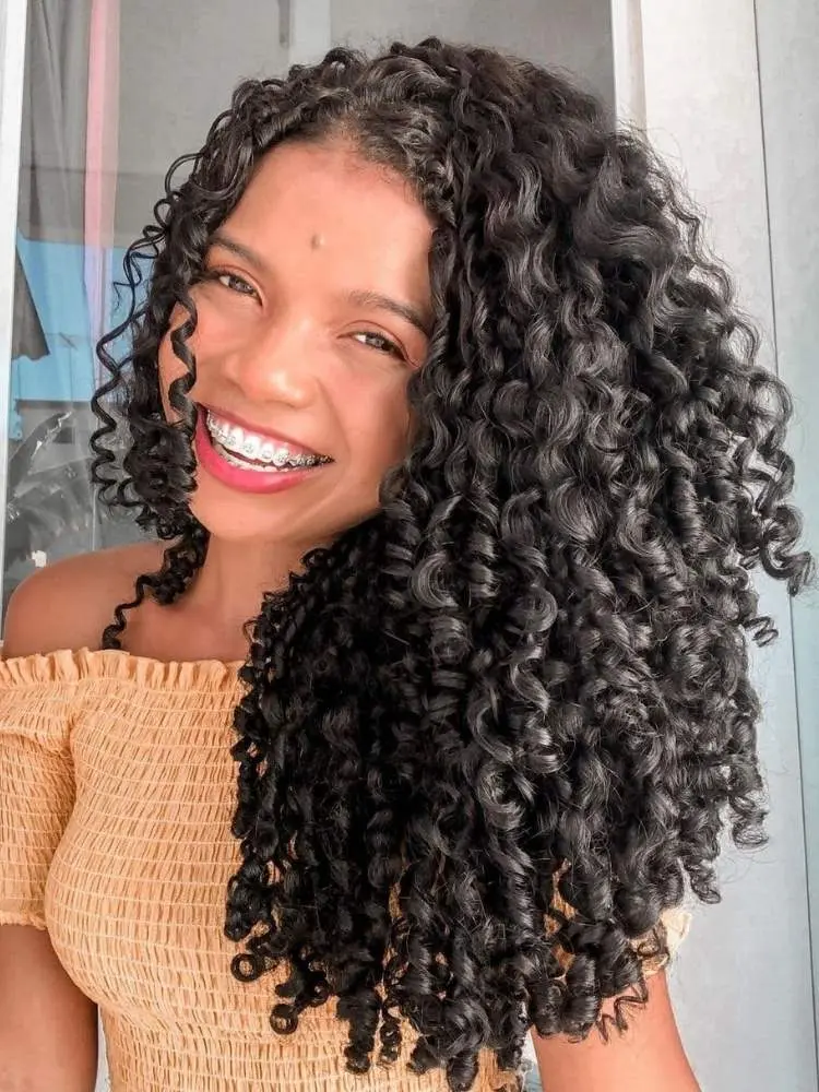 Corte cabelo longo com franja cacheado.