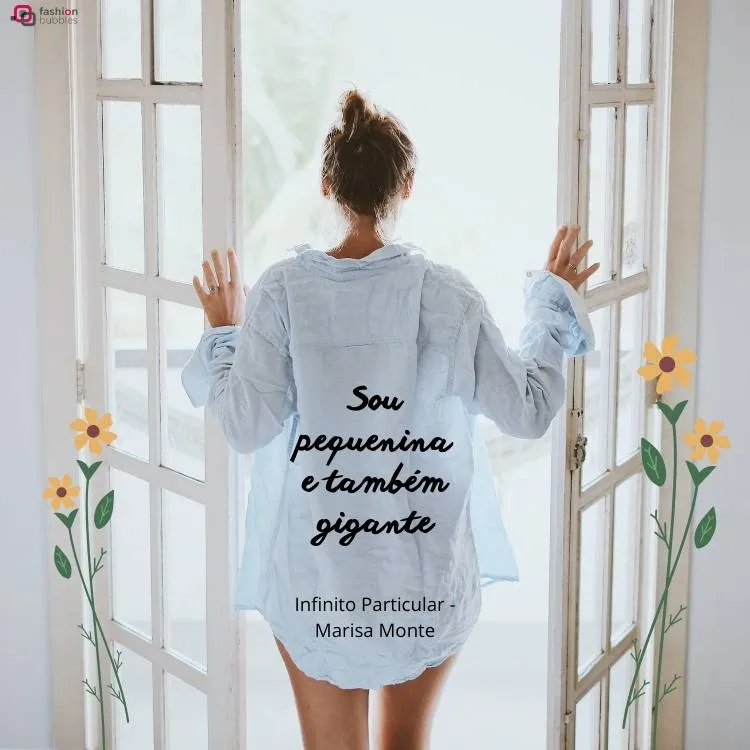 Mulher de pele clara e roupa branca, de costas para a foto e de frente para uma sacada. Na foto, há o trecho "Sou pequenina e também gigante" e "Infinito Particular, Marisa Monte"