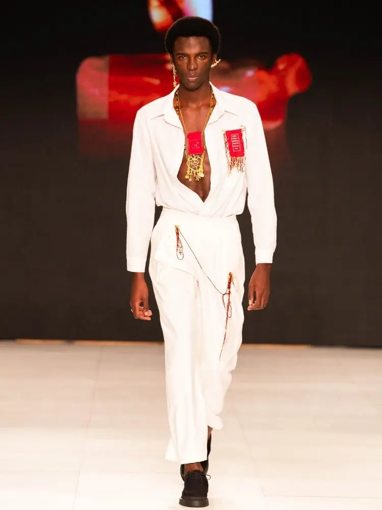 Modelo no desfile de Mãos da Moda, durante o 2º dia do DFB Festival 2026