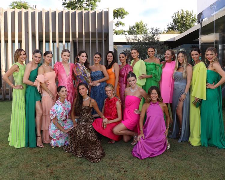 Foto das convidadas do casamento de Lu Tranchesi.