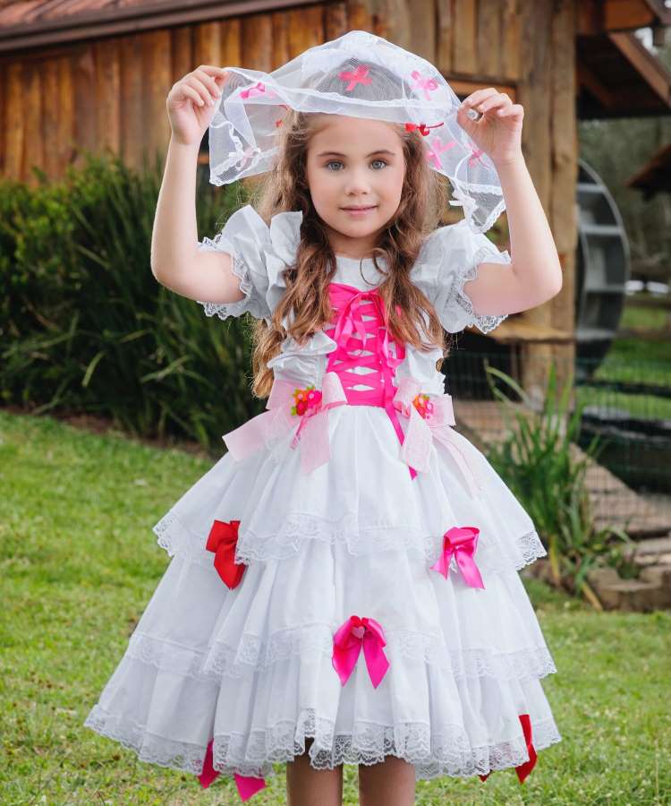 Menina de noivinha para festa junina infantil