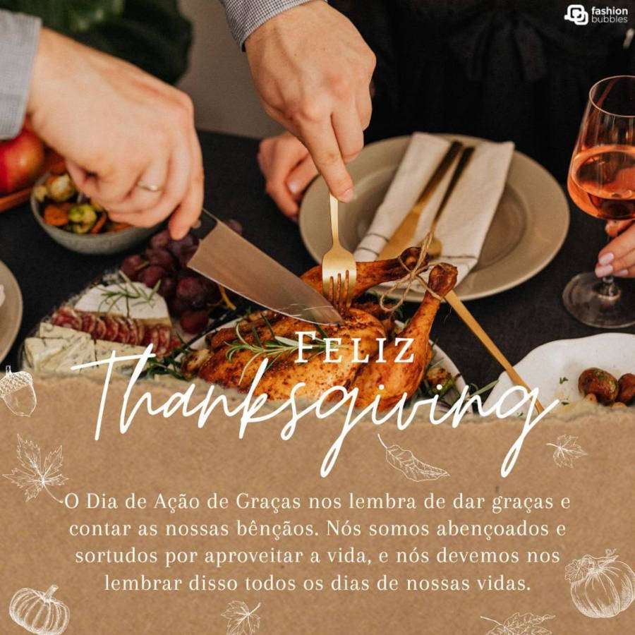 Foto de ceia de Ação de Graças, de pessoa de pele clara cortando peru em mesa posta, com a mensagem: O Dia de Ação de Graças nos lembra de dar graças e contar as nossas bênçãos. Nós somos abençoados e sortudos por aproveitar a vida, e nós devemos nos lembrar disso todos os dias de nossas vidas.