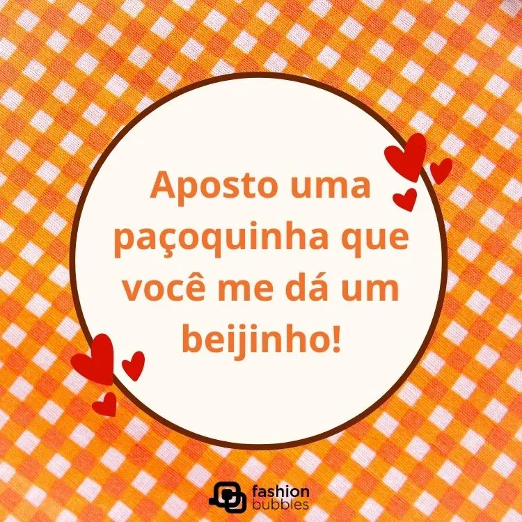 Cartão virtual de fundo xadrez branco e laranja, e círculo com frase "Aposto uma paçoquinha que você me dá um beijinho!"