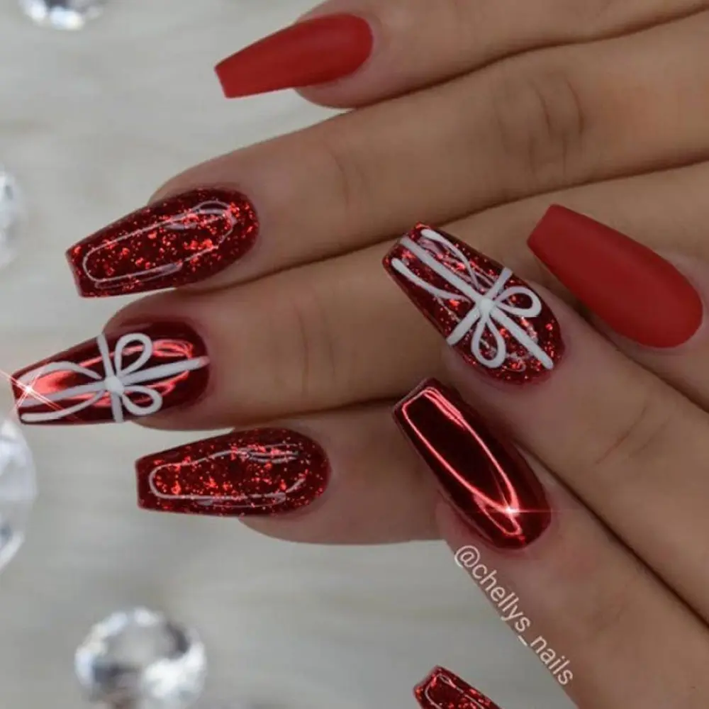 Lindas unhas vermelhas natalinas.