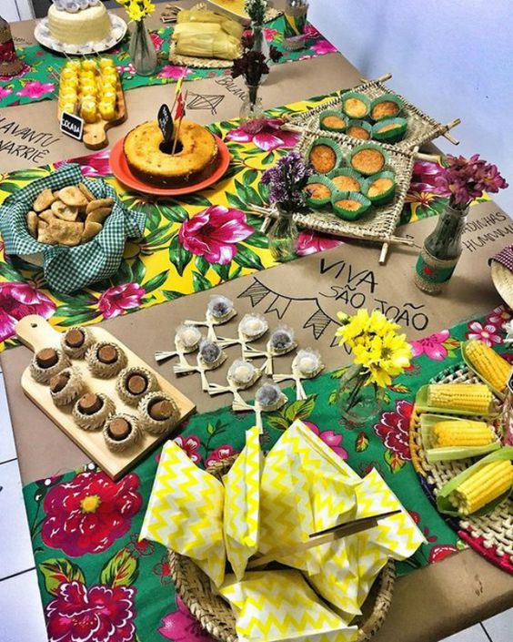 Mesa de festa junina.