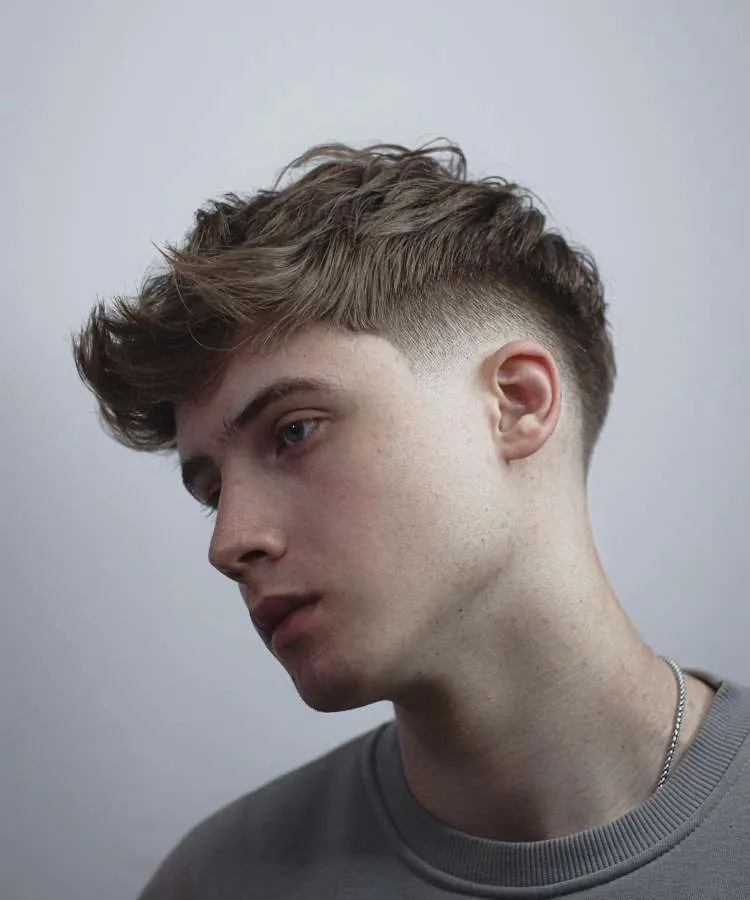 Cabelo para homem: degradê em cabelo loiro natural