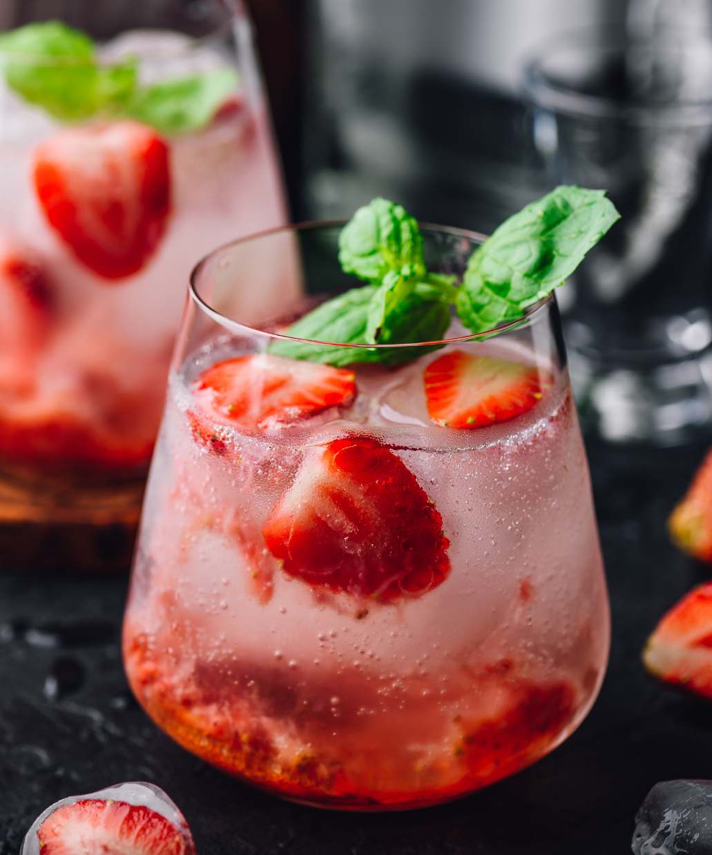 Drink de morango com gim, para vender no Carnaval.