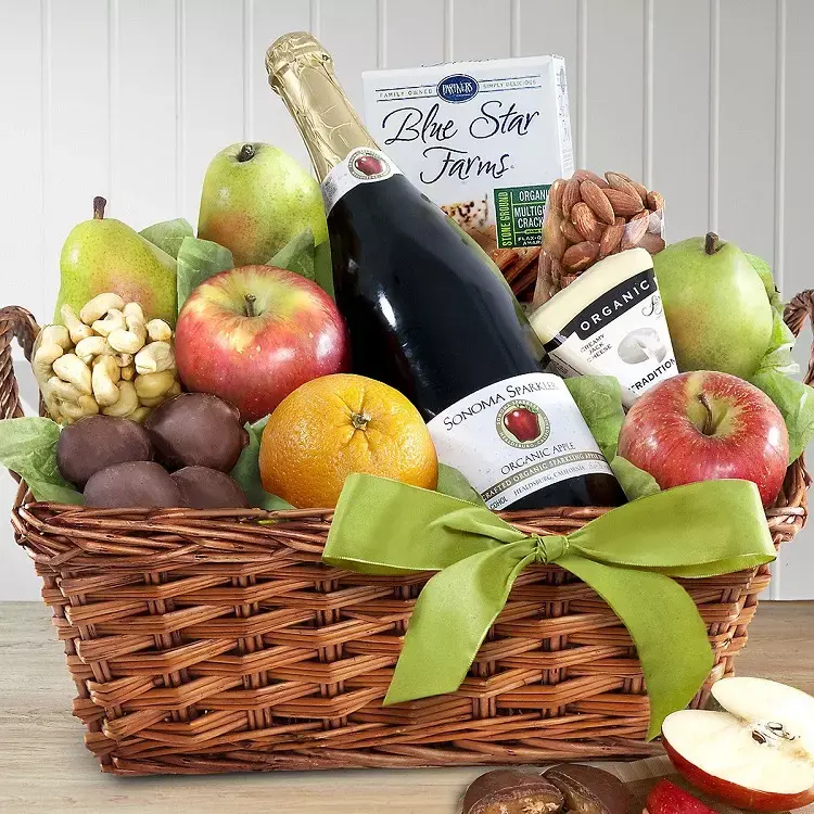 foto de cesto com frutas e cidra 