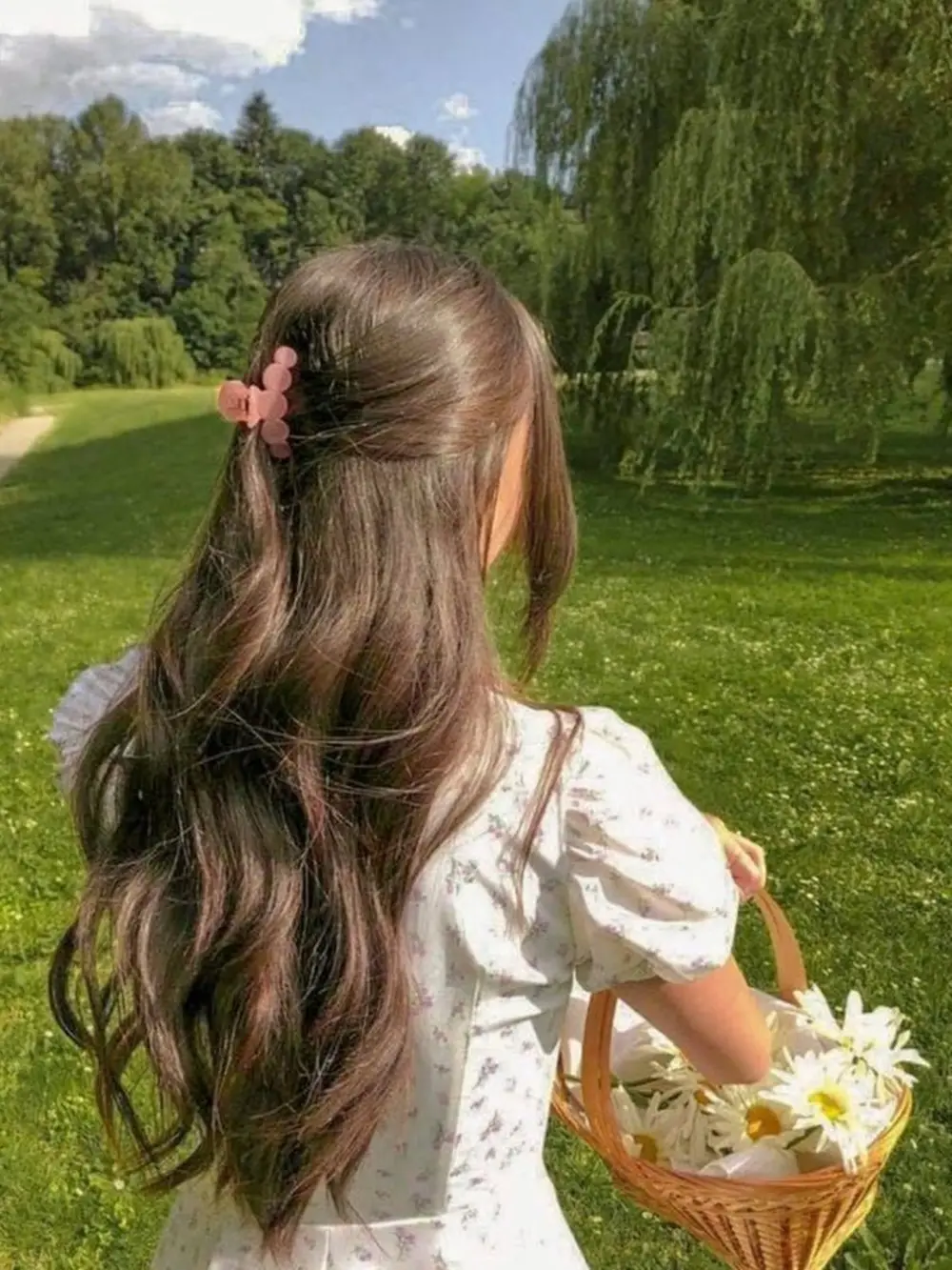 Cabelo com penteado semi-preso 