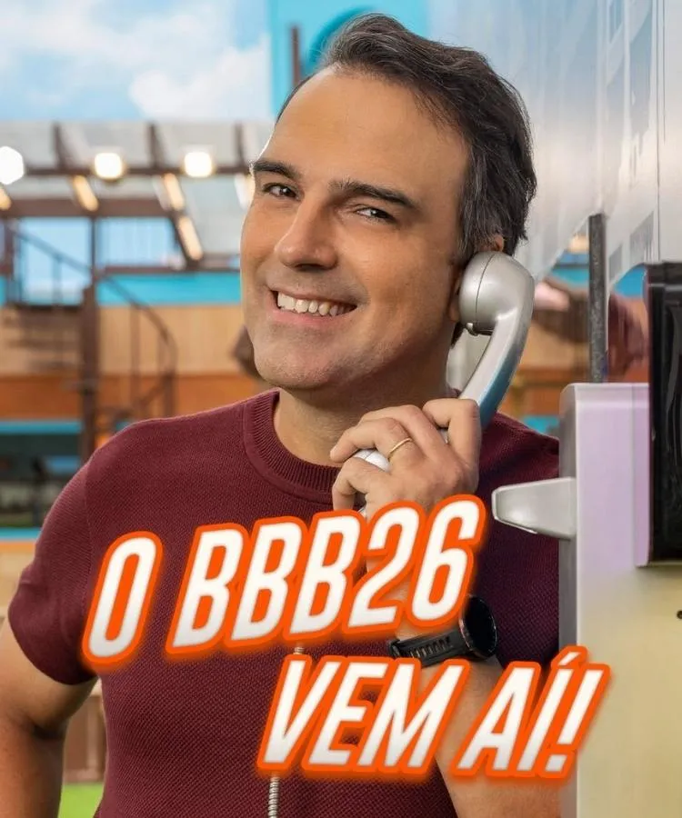 Foto do apresentador Tadeu Schmidt anunciando o terceiro Big Fone, uma das novidades do BBB 26