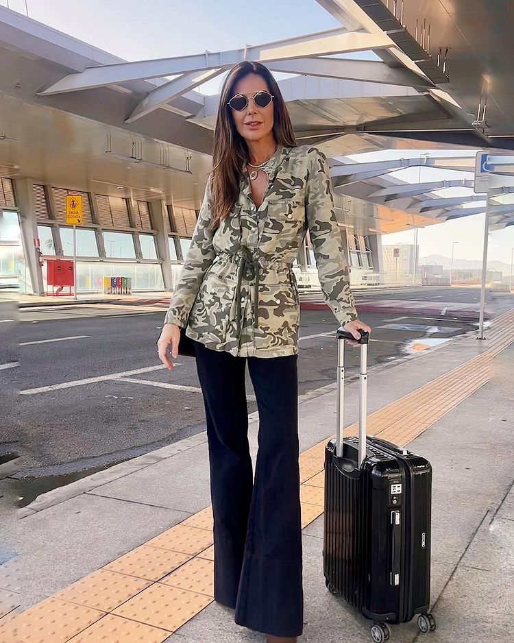jaqueta parka em estampa militar