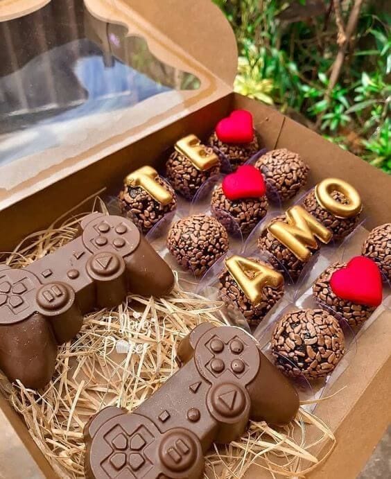 Caixa com docinhos de chocolate