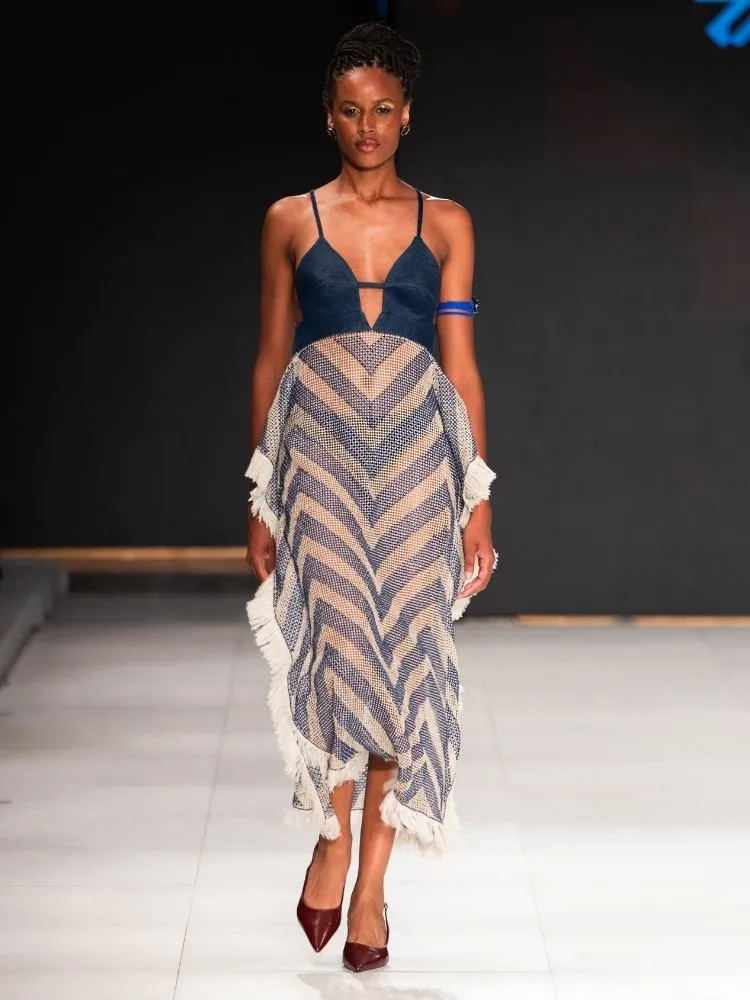Modelo no desfile da Morada, durante o último dia do DFB Festival 2026