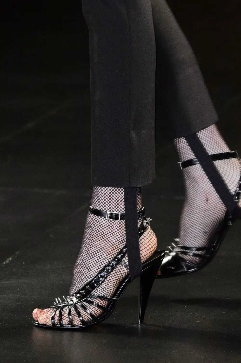 endência meia arrastão: Saint Laurent SS 16