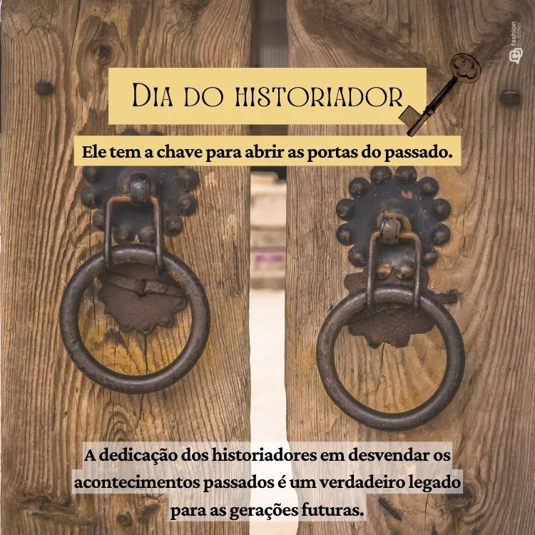 Foto de portas de madeira levemente abertas, com puxadores enferrujados, desenho de chave e frases "Dia do Historiador", "Ele tem a chave para abrir as portas do passado", "A dedicação dos historiadores em desvendar os acontecimentos passados é um verdadeiro legado para as gerações futuras."