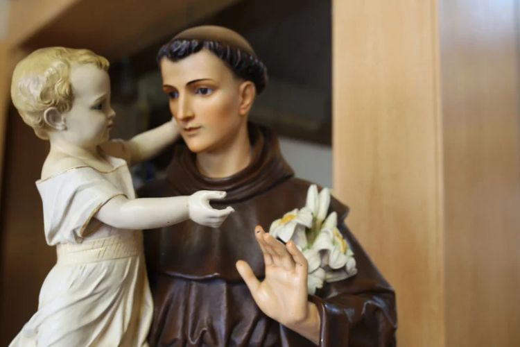 imagem de Santo Antônio em ingreja